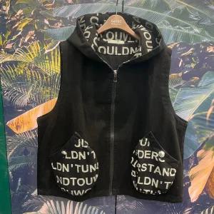 레터링아웃포켓후드집업오버핏조끼MN04VT570_IC