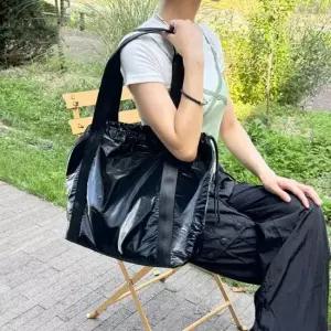 여성 4컬러 심플 유광 빅사이즈 스트랩 쇼퍼백 숄더백 셔링쇼퍼백 밴딩쇼퍼백