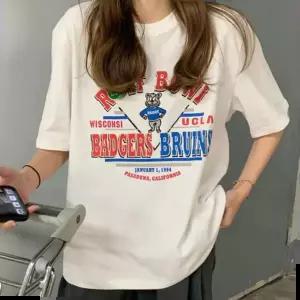 나시 여성 영문 귀여운 곰돌이 레터링 오버핏 세련 티셔츠