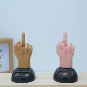 욕 인테리어 피규어 흔들리는 뻑큐 움직이는 장식품 차량 태양열 뻐큐 빡큐 중지 손가락 가운데 대시보드