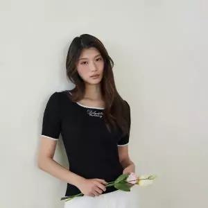 [에고이스트](강남점)[BL] 로즈 레터링 배색 반팔 니트(ES2OKH01)