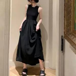 나시원피스 플리츠원피스 홀복 롱 올블랙 슬리브리스 포인트 백