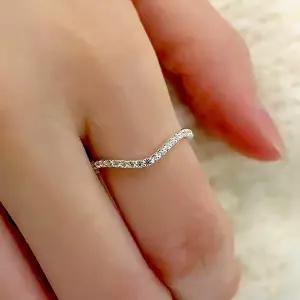 [엘렌쥬얼리] 925실버 그레이스 웨이브 큐빅 미스 링 은 반지