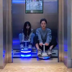 전동 4륜 스쿠터 성인용 넘어짐방지 내구성 강력출력 쉬운조작 물걸레청소 가능 안전활동보조