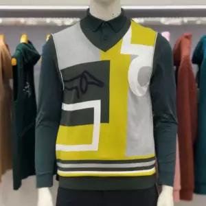 루이까스텔 FW 남성 앞판 로고 인타샤 브이넥 조끼 7MDVT932J