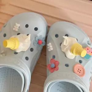 개성있는신발 슬리퍼장식 신발꾸미기 파츠 녹은 아이스크림 1P 장식 장식품 슬리퍼파츠