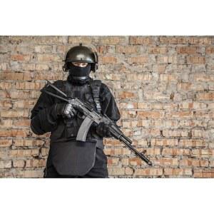 포스터라치 PSTZAB100833MLARGE 블랙 유니폼 및 방탄 조끼 사진 인화, 24 x 36, 멀티