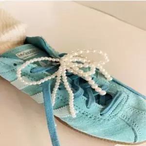 진주 스트랩 리본 버클 여성코디 WFFMU51