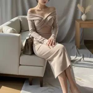[옷자락]여성 꼬임 디테일 오프숄더 니트 롱 원피스_P418274061