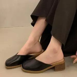 페미닌 절개선 포인트 여성 스퀘어 미들힐 블로퍼 WF8AADF