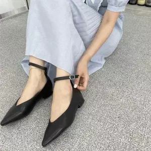 슬림 쉐입 앞코 발목 버클 스트랩 로우굽 펌프스 구두 WE7F9C5