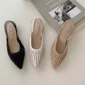 세로 절개 디자인 슬림 앞코 로우굽 슬링백힐 WE7C6CA