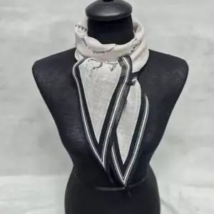 [애슬릿] 린넨 스카프 여성 간절기 마름모 미니 쁘띠 머플러