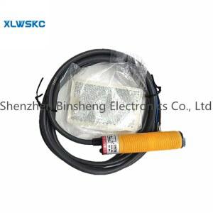 100% 새로운 오리지널 E3F-R2C1/2 R2B1/2 R2A1/2 재고 있음