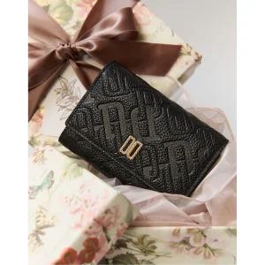 닥스 액세서리 여성 [스테디셀러]블랙 로고패턴 소가죽 중지갑 (WCWA5E528BK)