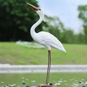 강변 산책로 하늘보는 백로 새조각상 리얼한 고급스러운 가게