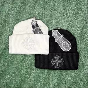 미국 크롬 하츠 남성용 솔리드 니트 비니 세트 사이즈 흰색과 검은색 패션 모자 198150004937