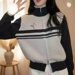 여성 간절기용 봄가을 캐주얼 배색 크롭 집업 니트자켓