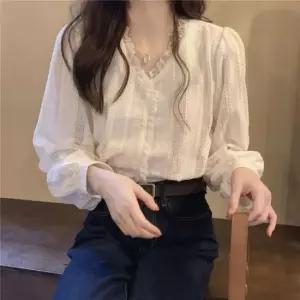 [옷은날개] 여성 청순 귀여운 버튼 레이스 펀칭 프릴 블라우스