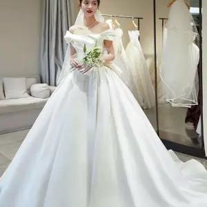 드레스세련된 웨딩드레스 셀프 스냅촬영 고급