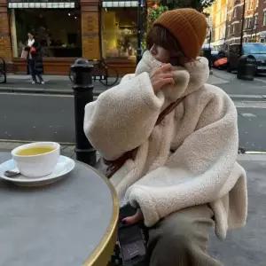 손오반 여성 일체형 하이넥 따뜻퍼 코트 모피 데일리룩 세무 KUK1