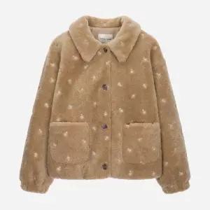 백화점 써스데이아일랜드 플라워자수 블루종 퍼 점퍼 T258MLT341W