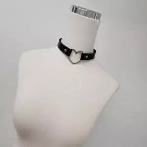 블랙 핑크 2타입 가죽 하트링 초커 WFFUM2S