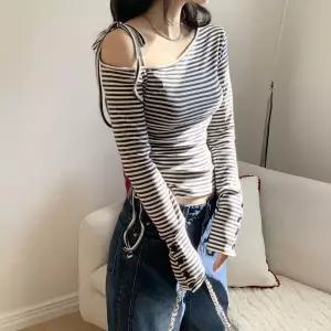 |KHTA1F1|여성 슬림핏 스트라이프 셔링 원 오프숄더 롱팔 티셔츠