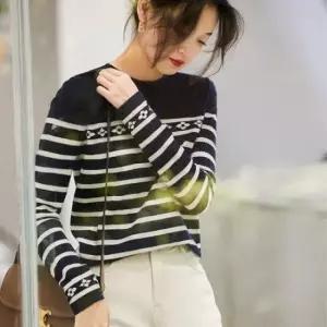 [의류] 가을용 스트라이프 무늬 니트웨어
