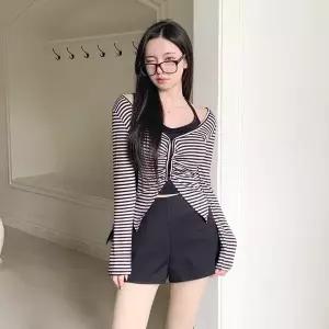 [신세계라이브쇼핑][옷자락] 여자 슬림핏 스트라이프 딥브이 홀터넥 레이어드 가디건