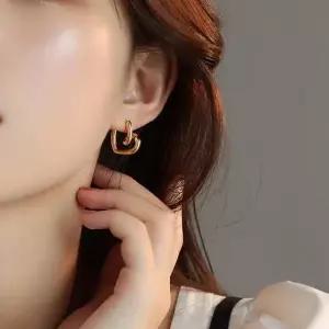 [셀러허브]s925 볼드 뱅글뱅글 하트 귀걸이 2col (S45618417)