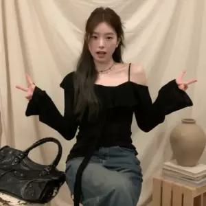 여성 오프숄더 셔링 나팔소매 슬림 티