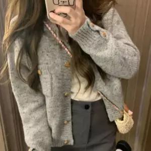 여성 간절기 포켓 금장 버튼 소프트 니트 가디건 그레이