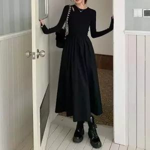 니트원피스 올블랙 페이크 2중 펀칭 날씬핏 A라인 원피스