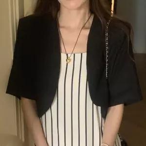 얇은 린넨 볼레로 크롭 곡선 디자인 여름 데이트룩 배색가디건