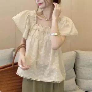 [의류] 레이스 펀칭 프릴 밴딩 넥라인 반팔 블라우스