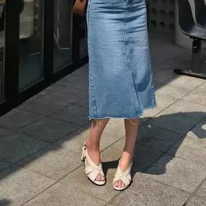 [에이치플러스몰]소가죽 빅사이즈 크로스 스트랩 오픈 토 데일리 플랫 샌들 6SS