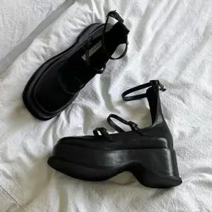 [라일리] Rly 버클 플랫폼 구조 볼드 아웃솔 가보시힐 메리제인