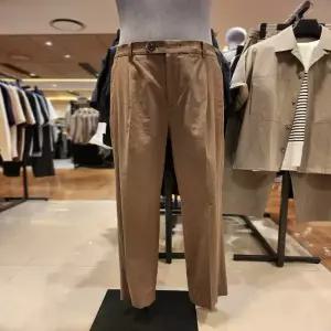 [킨록바이킨록앤더슨](신세계 사우스시티)킨록 베이지 린넨혼방 투턱 와이드 테이퍼드 핏 데일리  셋업...