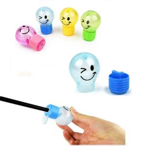 휴대용 꼬마전구모양 연필깎이 휴대용연필깍기 화방재료