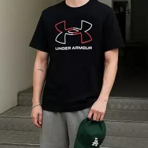 [하프클럽/] UA 파운데이션 그래픽 남성 반팔티 블랙 1382915-001