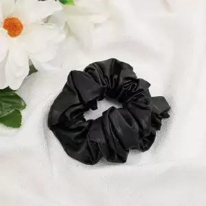 [하프클럽/](엔젤슈슈) 레더 스타일 곱창밴드(블랙) 헤어머리끈