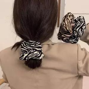 곱창끈 헤어슈슈 지브라패턴 포인트 머리끈 깔끔한 데일리 헤어밴드 여성 헤어액세서리
