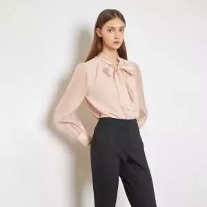 [롯데백화점]라인에디션 배색 타이 로맨틱 블라우스(NVBLPA99)