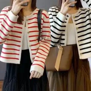 [옷은날개] 여성용 봄 단가라 니트 가디건 금장 버튼 스트라이프 라운드넥 카디건