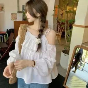 [옷은날개] 프릴 청순 오프숄더 페미닌룩 블라우스 어깨트임 여성