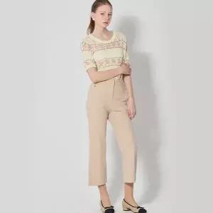 [오조크(OZOC)] 리벳 장식 포켓 뒷밴딩 10부 팬츠 (택가격: 99000원)