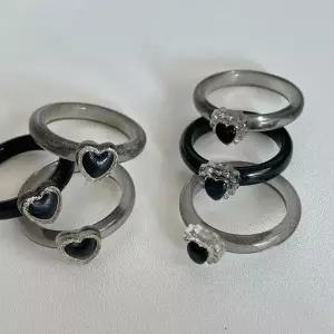 [셀러허브]블랙 그라데이션 하트 펄 행운 럭키 그리너리 아크릴 호마이카 국내제작 반지 우 (S35130986)