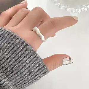 [셀러허브]국내제작 진주 코팅 물결반지 패션반지 유행반지 웨이브반지 (S35130272)