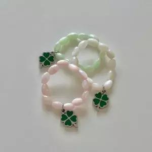 [셀러허브]자체제작 클로버 자개 반지 링 우정 커플 써지컬 고급 조개 소품샵 플리마켓 (S35130829)